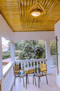 Un balcon sau o terasă la Nature Kigali