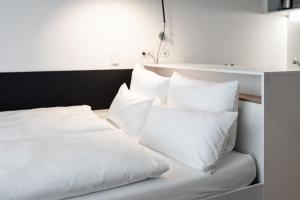 Säng eller sängar i ett rum på The Place Herzogenaurach - Serviced Apartments