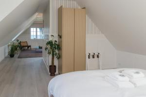 A bed or beds in a room at Allinge Badehotel