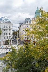 a view of a city street with buildings at Pension Primavera in Vienna