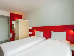 Vuode tai vuoteita majoituspaikassa ibis Styles Karlsruhe Ettlingen