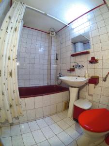 Un baño de Palyongov Guest House