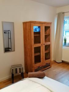 AufmLohr - Appartement mit 3 Schlafzimmern - in Leverkusen Hitdorf - Private Parkplätze vorhanden- में एक कमरे में एक या कई बेड