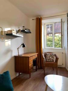 A seating area at Le Carrousel - Appartement cosy centre Obernai