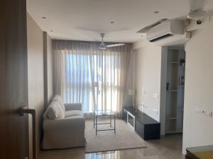 Зона вітальні в Maxxvalue Apartment Hiranandani Powai - RH5