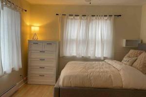 A bed or beds in a room at Little Yellow House In The Heart Of The Valley