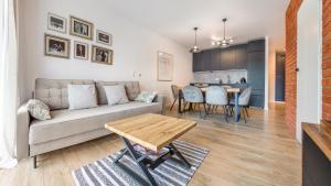 Apartamenty Sun & Snow Bursztynowe Osiedle Jantar tesisinde bir oturma alanı