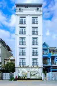 El edificio en el que está el hotel