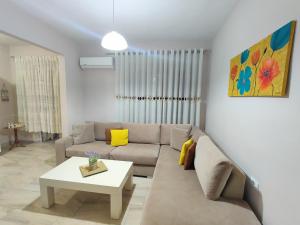 Кът за сядане в Tirana City Center Apartment