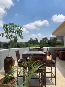 Arcadia Suites - Kampala tesisinde bir balkon veya teras