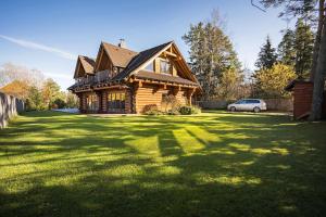 Vonkajšia záhrada v ubytovaní Luxury Chalet in High Tatras