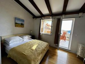 Легло или легла в стая в Beautifully Restored 400-year Old House with Stunning Sea Views from the Terrace