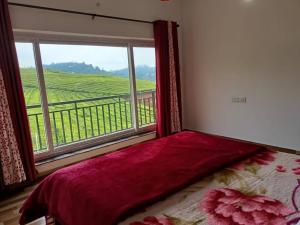 Кровать или кровати в номере Tea Estate view stay