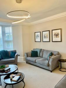 Area tempat duduk di Edge Mere Apartment, Bowness-on-Windermere