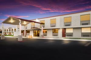 a large white building with a lot of windows at Red Roof Inn Alexandria, LA in Alexandria