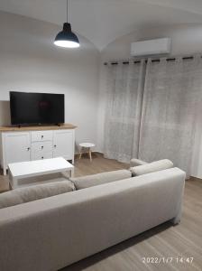 TV i/ili multimedijalni sistem u objektu Bonita y amplia casa con patio, en centro ciudad