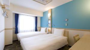 Llit o llits en una habitació de Toyoko Inn Shizuoka Shimizu Ekimae