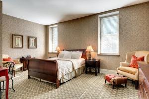 Nicollet Island Inn में एक कमरे में एक या कई बेड