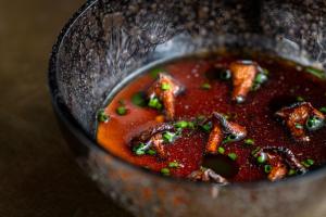 um pote de sopa com carne e legumes em Hotel Pacai, Vilnius, a Member of Design Hotels em Vilnius