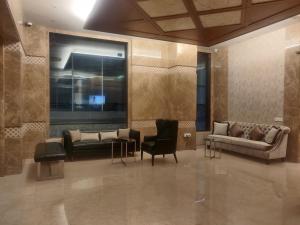 Area tempat duduk di Adiva Residency Beacon, Grant Road, Mumbai