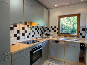 A cozinha ou cozinha compacta de Holiday Home Westfalen by Interhome