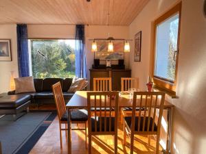 Uma área de estar em Holiday Home Westfalen by Interhome