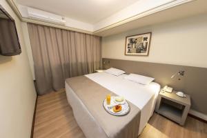 Giường trong phòng chung tại Alta Reggia Plaza Hotel