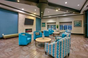 Uma TV ou centro de entretenimento em La Quinta by Wyndham Dallas Grand Prairie South