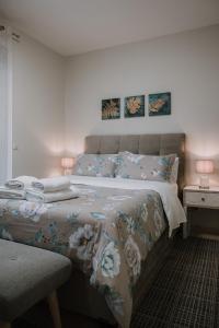 Giường trong phòng chung tại Nafplio Pleasure Stay Ι