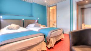 A bed or beds in a room at Hotel Le Terminus