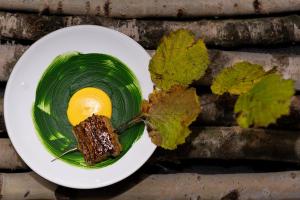 Makanan di atau berdekatan hotel