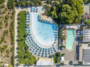 Hồ bơi trong/gần PORTO CESAREO CAMPING & Village