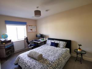 Ліжко або ліжка в номері Cozy room in Lucan