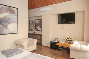 Una televisión o centro de entretenimiento en ELEGANT ROOMS - ULTRACENTRAL - jacuzzi cu hidromasaj