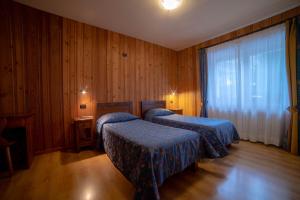 Family Apartments Le Chalet房間的床