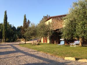 Un jardín fuera de Podere Poggio Benedetto