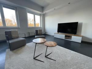 Телевизор и/или развлекательный центр в TruRetreats Design Loft I Riesige Küche I eCharger I 65z SmartTV I 150qm