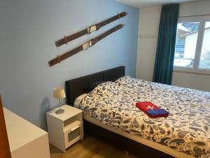 a small bedroom with a bed and a window at Spring Inn Apartments in Meiringen