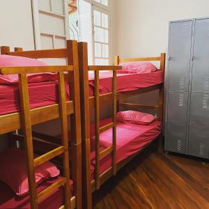 Kama o mga kama sa kuwarto sa Grande Família Hostel Av paulista