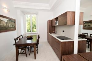 Una cocina o kitchenette en Zois Apartments