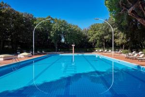 A piscina localizada em Park Hotel I Lecci ou nos arredores