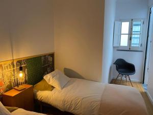 a bedroom with a bed and a desk and a chair at GALLE - Apartamento dos Infantes in Beja