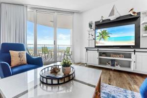 9th floor 2BR 2 BATH King Suite Beach shuttle, heated pool!