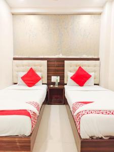 Tempat tidur dalam kamar di Hotel Avion Park - Near Mumbai International Airport