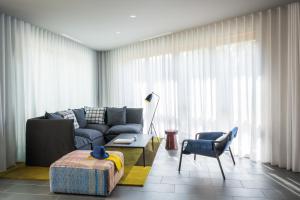 Un lugar para sentarse en Okko Hotels Grenoble Jardin Hoche