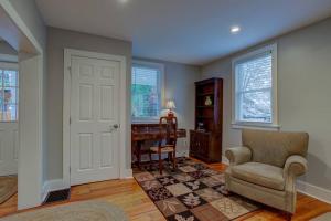 A seating area at Calla Lily Farmhouse