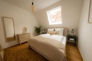 BONNYSTAY Passau Downtown - mitten in der Altstadt Passau`s房間的床