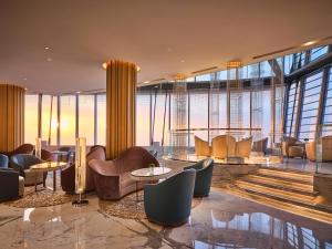 Seating area sa J Hotel, Shanghai Tower - Above All Else, Overlooking the Bund