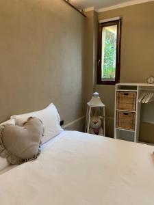 a bedroom with a large white bed and a window at Il Riccio appartamento in Cernobbio