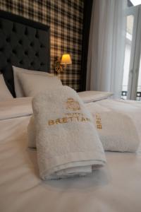 Brettania Hotel 객실 침대